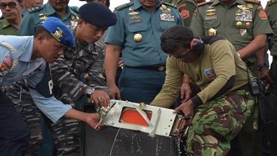 انتشال الصندوق الأسود للطائرة الإندونيسية المنكوبة