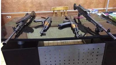 ضبط رشاش جرينوف وبندقيتين بحوزة ٣ مزارعين بأبنوب