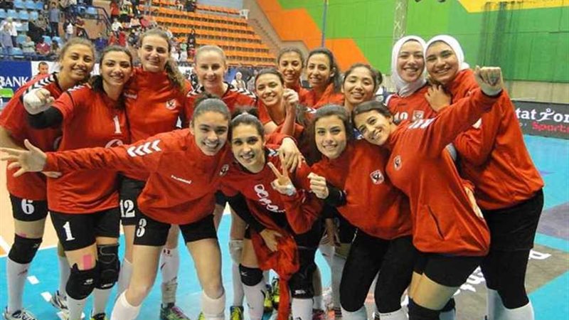 الأهلي يتأهل إلى