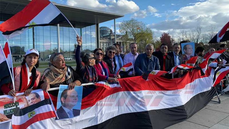 العلم المصري وتسلم