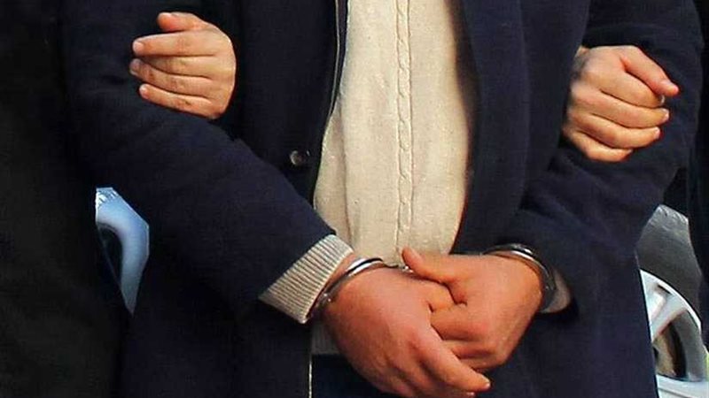 القبض على وزير داخلية