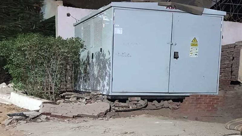 إصابة عاملين مصريين