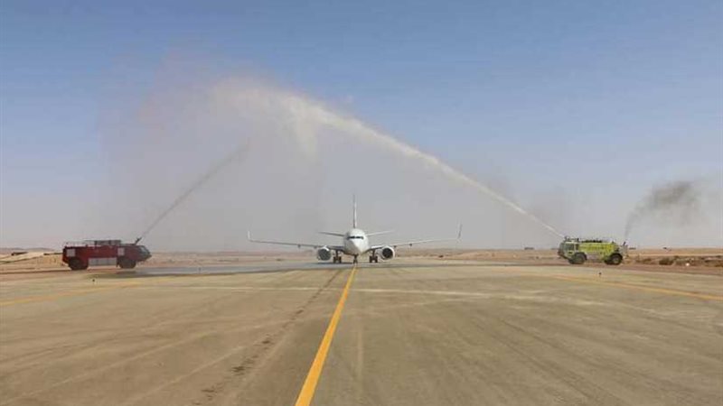 وصول اول رحلة طيران