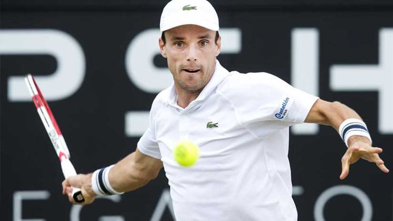 باوتيستا يتأهل للدور