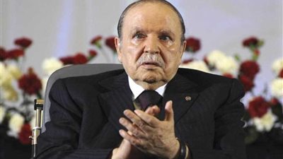 الرئيس الجزائري يزور مقبرة الشهداء بمناسبة ذكرى ثورة الأول من نوفمبر