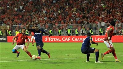 الأهلي يتقدم على الترجي بهدف من ضربة جزاء في الشوط الأول