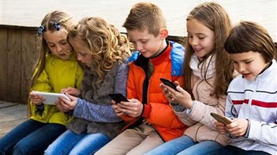 دراسة تؤكد خطر الهواتف الذكية على صحة الأطفال