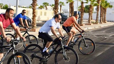 جولة بالدراجة للرئيس السيسي فجر اليوم بمدينة شرم الشيخ 