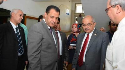 رئيس جامعة أسيوط يتابع انتخابات اتحادات الطلبة.. 
