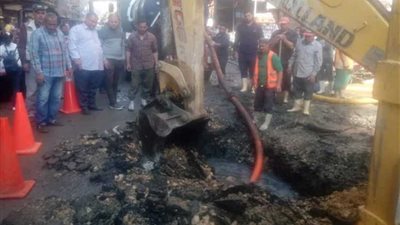 فور كسر ماسورة مياه 300مم ببشتيل الجيزة تدفع بـ11 سيارة لشفط المياه
