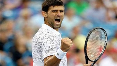 جوكوفيتش يطيح بفيدرير ويواجه خاشانوف في نهائي باريس للتنس