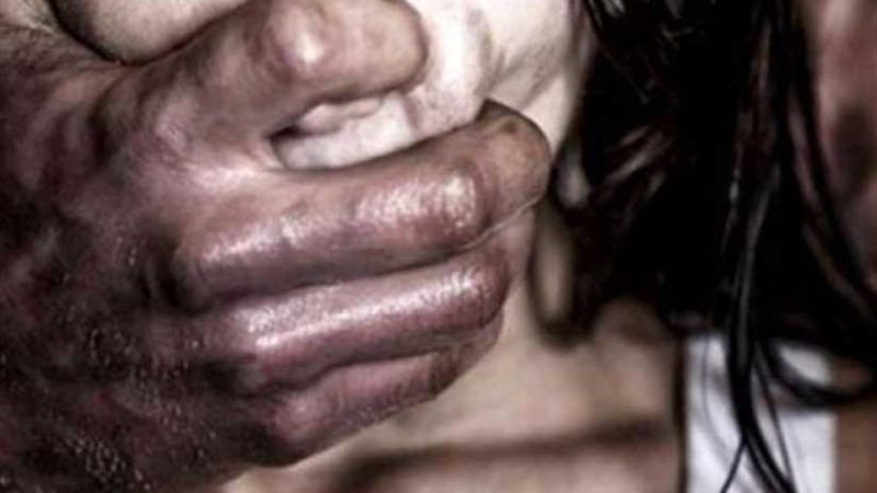 «الأب الذئب» يعاشر