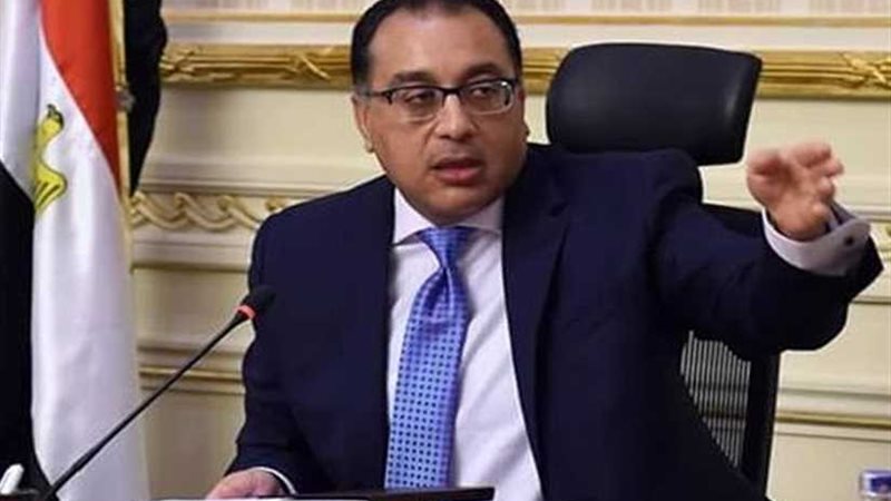 رئيس الوزراء يستعرض