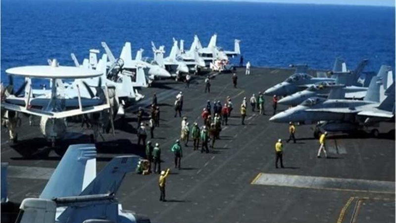 حاملة طائرات أمريكية