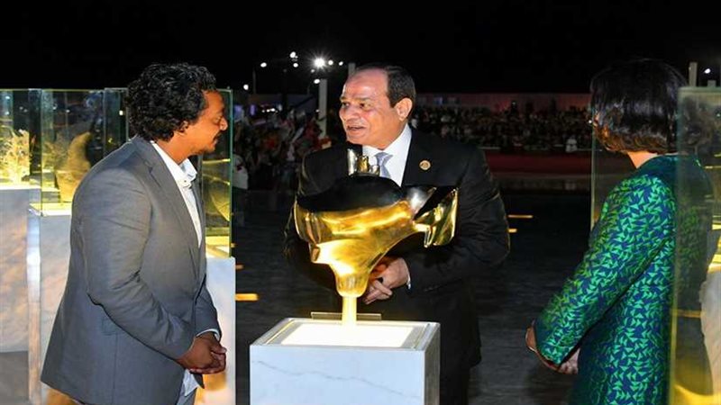 الرئيس السيسي يفتتح