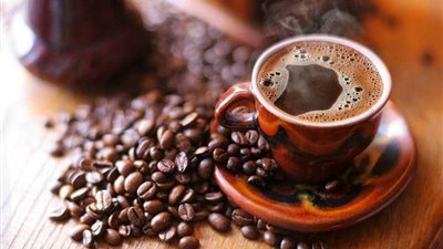 علماء ينصحون بشرب القهوة ساخنة !