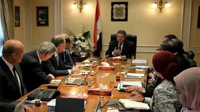 وزير قطاع الأعمال يبحث مع مكتب 