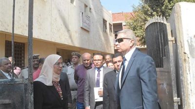 محافظ المنيا يلغي ندب طبيبة ويحيل العاملين بوحدة صحية للتحقيق