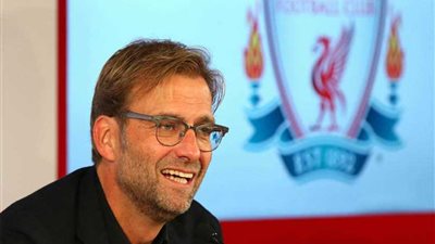 السياسة تحول دون مرافقة شاكيري لليفربول إلى بلجراد