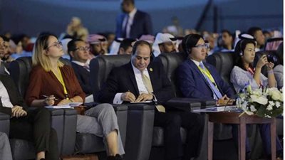 إعلامي جنوب أفريقي: ليس كل قادة أفريقيا يتواصلون مع الشباب مثل الرئيس السيسي