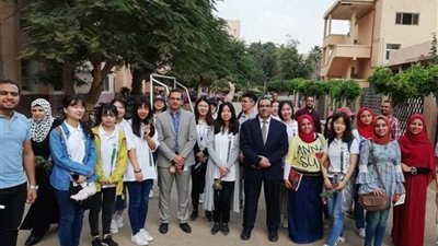 وفدا طلاب صيني يزور بنها