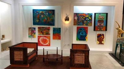 مريم عيد المنصوري تخطف الأنظار بمجموعة لوحات فنية في أول معرض لها بأبو ظبي 