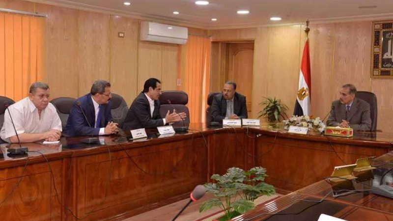 محافظ أسيوط يلتقي