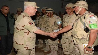 رئيس الأركان يشهد المرحلة الأساسية للمشروع التكتيكي (فجر -1)