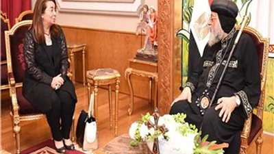 والي تزور البابا تواضروس لتقديم العزاء في شهداء المنيا