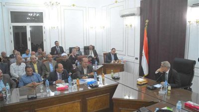 جدول زمني لإنهاء مشروعات المياه والصرف المتوقفة بالمنيا