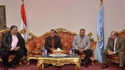 محافظ أسيوط يستقبل وفد نقابة المرشدين السياحيين للترويج لمسار العائلة المقدسة