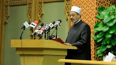 الإمام الأكبر: الأزهر يدرس الإسلام دراسة خالصة لله والعلم