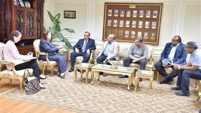 محافظ أسيوط يلتقي وفد الوكالة الأمريكية للتنمية (صور)