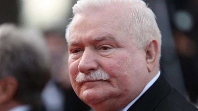 رئيس بولندا السابق يزور منطقة الاهرامات الأثرية