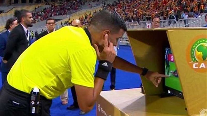 الكاف يجري تجربة