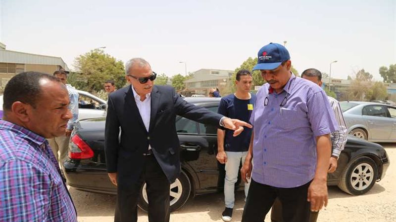 محافظ قنا يتفقد أعمال