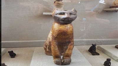 العناني: اكتشاف 1000 تميمة من الفيانس لآلهة مختلفة