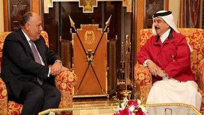 شكري يلتقي ملك البحرين ويؤكد دعم مصر لاستقرار الخليج