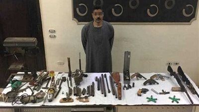 مزارع أبو قرقاص حول منزله لورشة لتصنيع السلاح