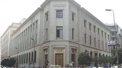 توقعات متباينة للخبراء بشأن أسعار الفائدة