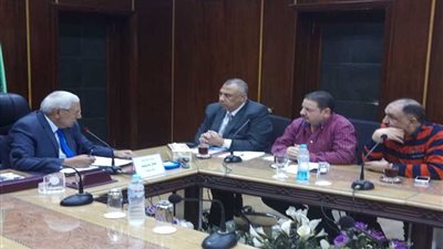 محافظ الدقهلية يجتمع بأعضاء الغرفة التجارية لبحث خفض الأسعار