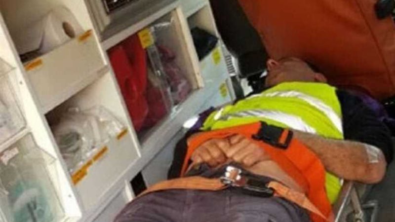 إصابة عامل بقرية