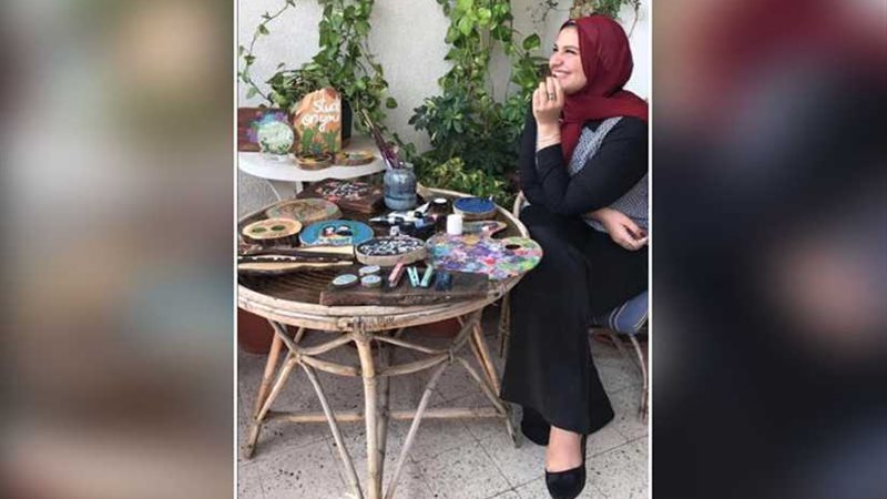 «هاجر» فنانة تشكيلية