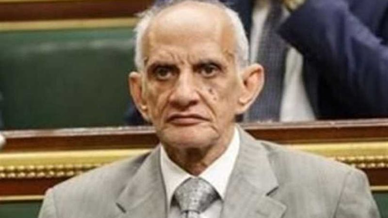 برلماني يطالب وزير