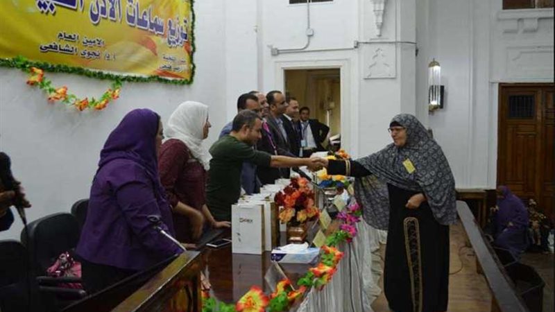 مصر العطاء تهدي 200