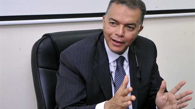 وزير النقل يشهد توقيع