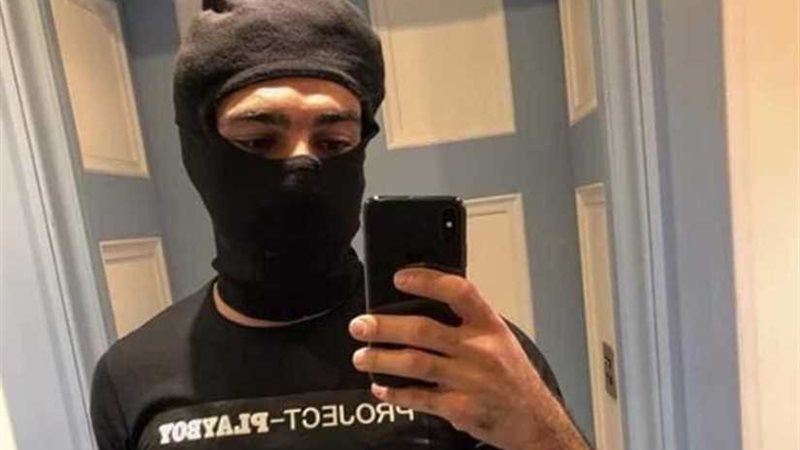 صلاح يسافر متخفيًا