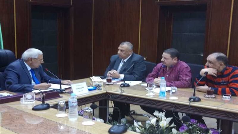 محافظ الدقهلية يجتمع