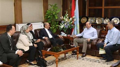 محافظ كفرالشيخ يناقش سبل التعاون المشترك مع شركة تكنولوجيا المعلومات
