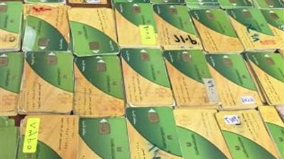 القبض على صاحب محل يستولى على نقاط الخبز في المرج